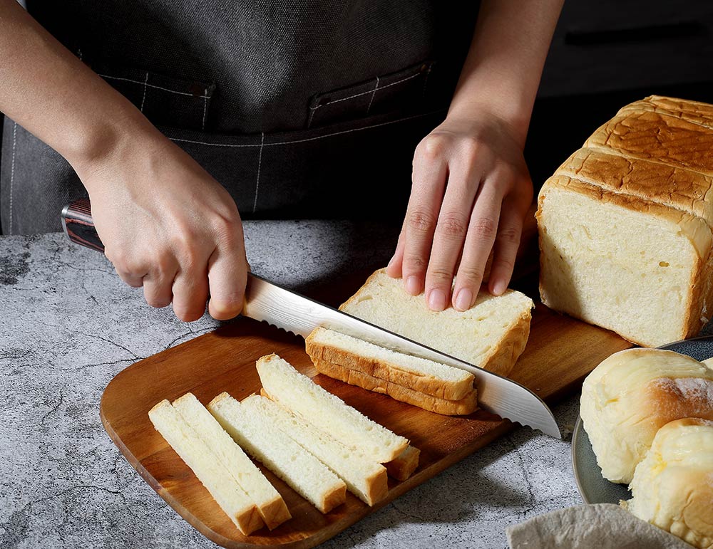 Universal Classic 8" Bread Knife